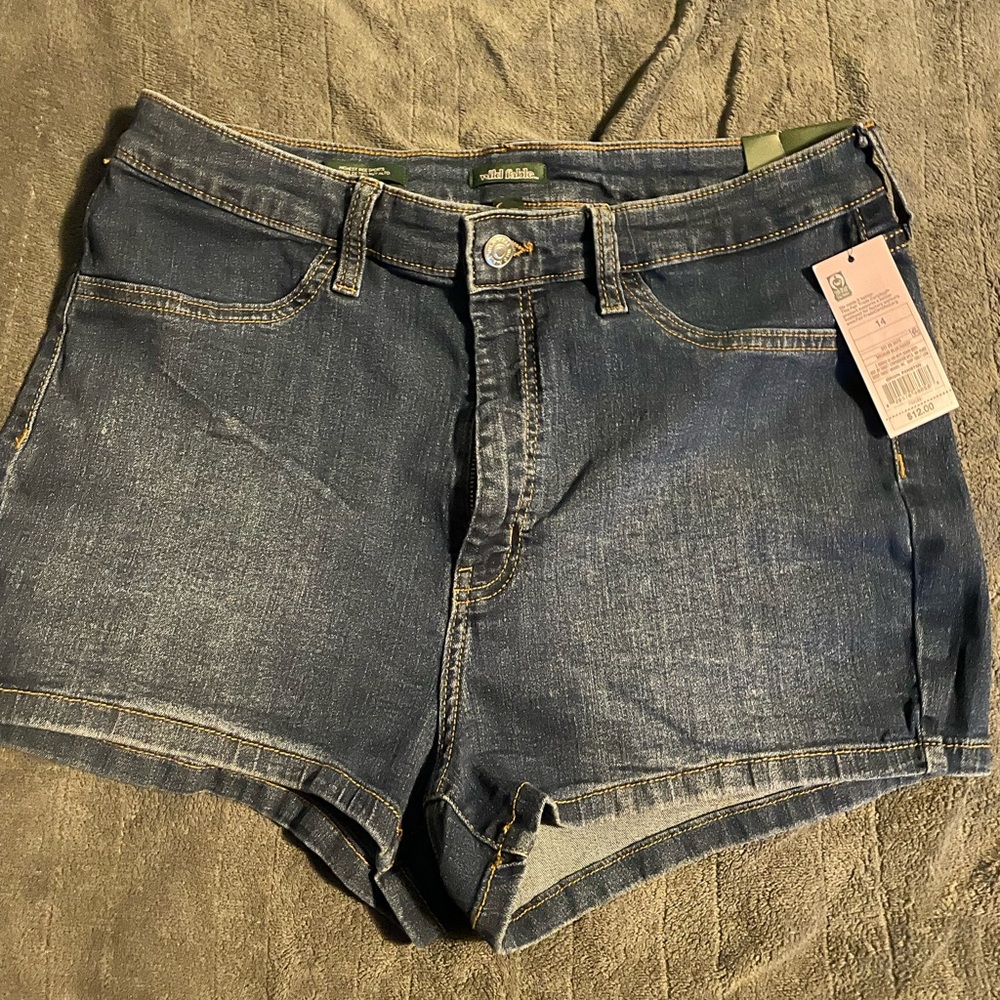 Women’s shorts size 14